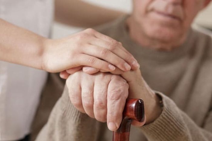 Cuidado de ancianos a domicilio| Maid in Barcelona